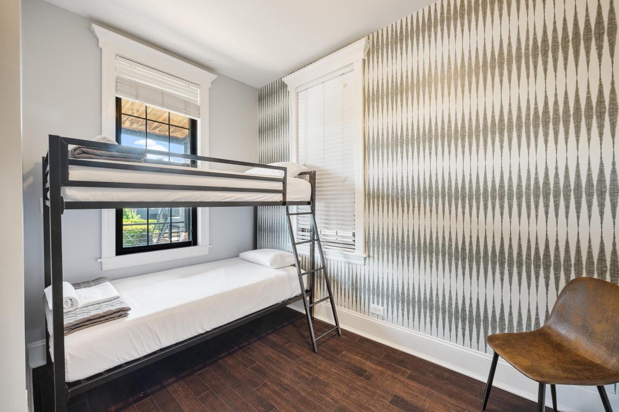Wrigleyville Suites Chicago Exterior photo