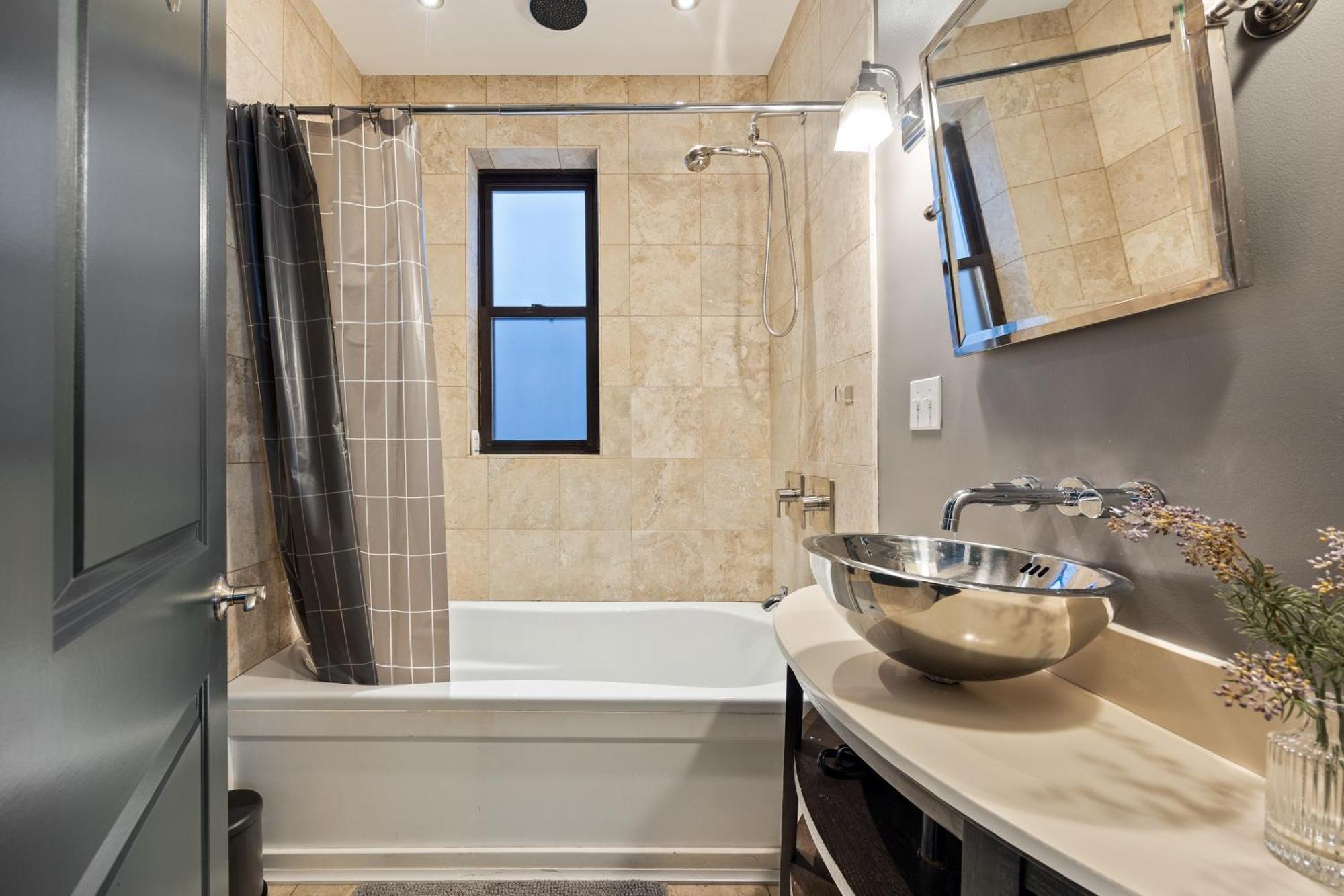 Wrigleyville Suites Chicago Exterior photo
