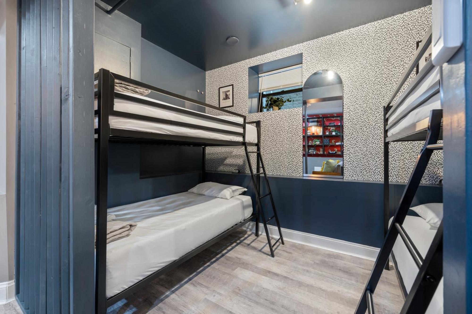 Wrigleyville Suites Chicago Exterior photo