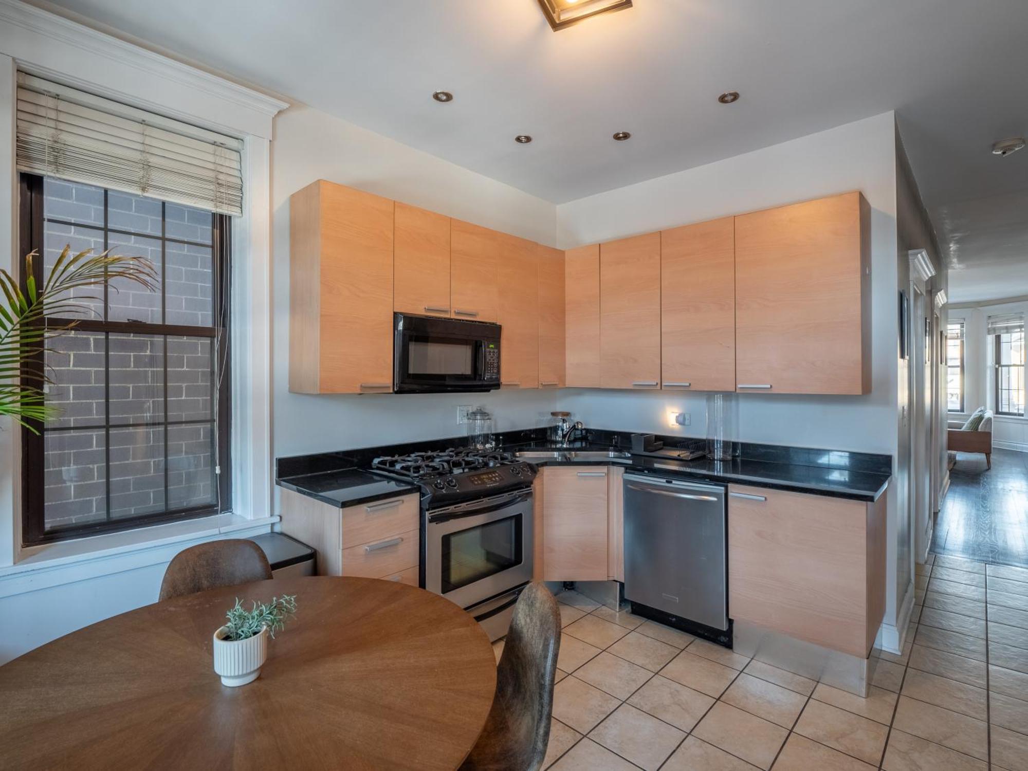 Wrigleyville Suites Chicago Exterior photo